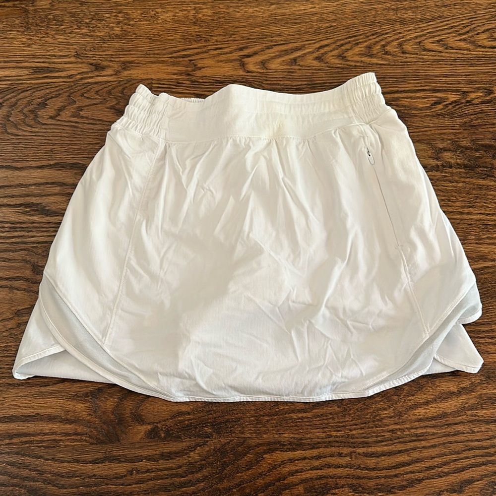 Lululemon Hotty Hot High Rise Skirt, white, size 4